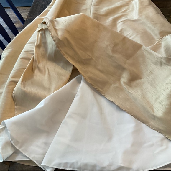 Elegant Cream Sleeveless Dress - Picture 11 of 12